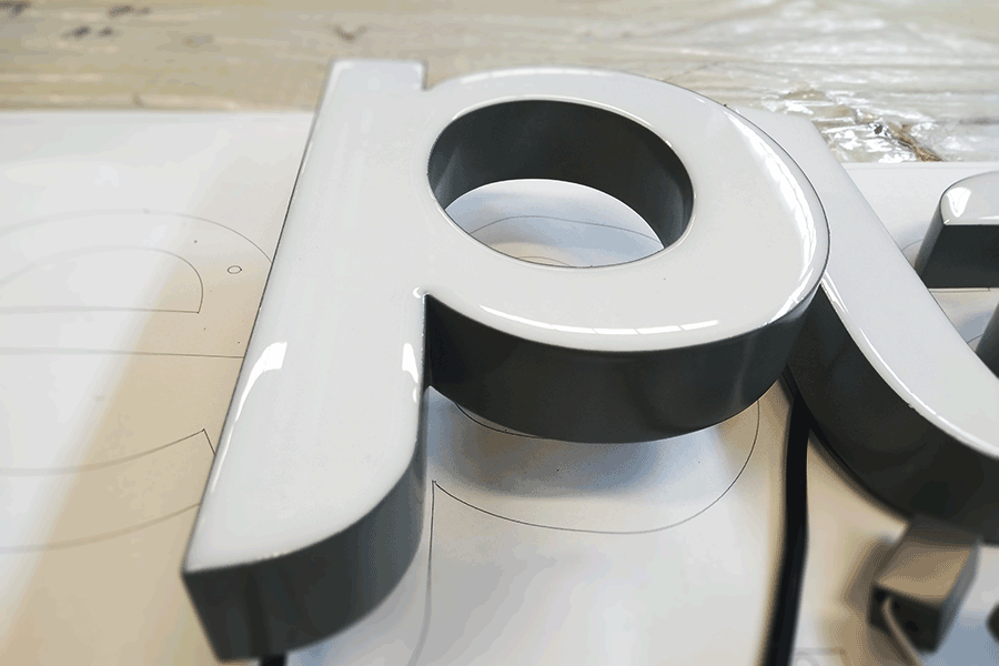 設(shè)計(jì)制作樹脂字發(fā)光標(biāo)識牌有哪些工藝流程？