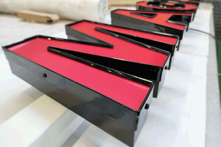 制作天地蓋字發(fā)光標識需注意哪些要點？