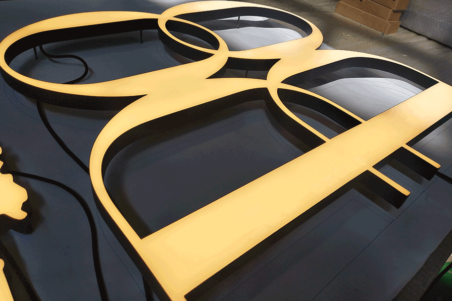 定制樹脂字標識標牌有什么優(yōu)勢特征？