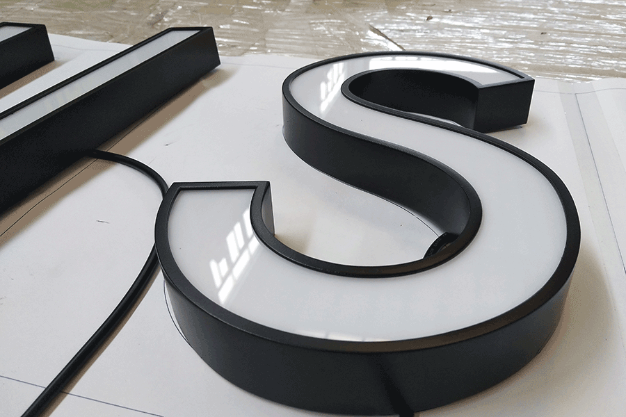 定制LED鏤空字有什么注意事項(xiàng)？