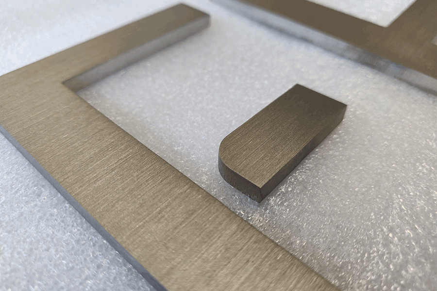 實心字標(biāo)識標(biāo)牌制作有什么主要優(yōu)點？