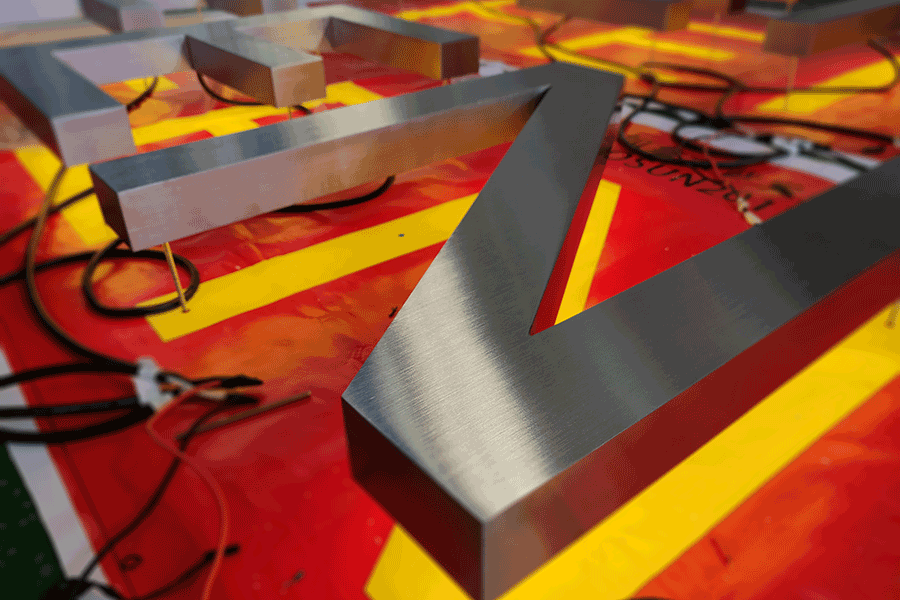 金屬發(fā)光字標(biāo)識(shí)牌制作有哪些優(yōu)點(diǎn)？