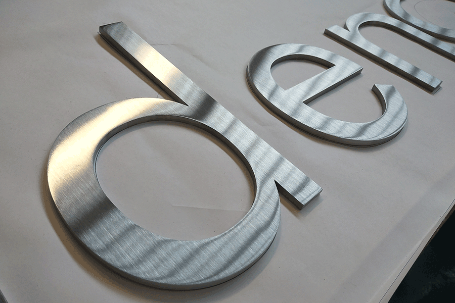 設(shè)計(jì)制作拉絲實(shí)心字具備哪些特征？