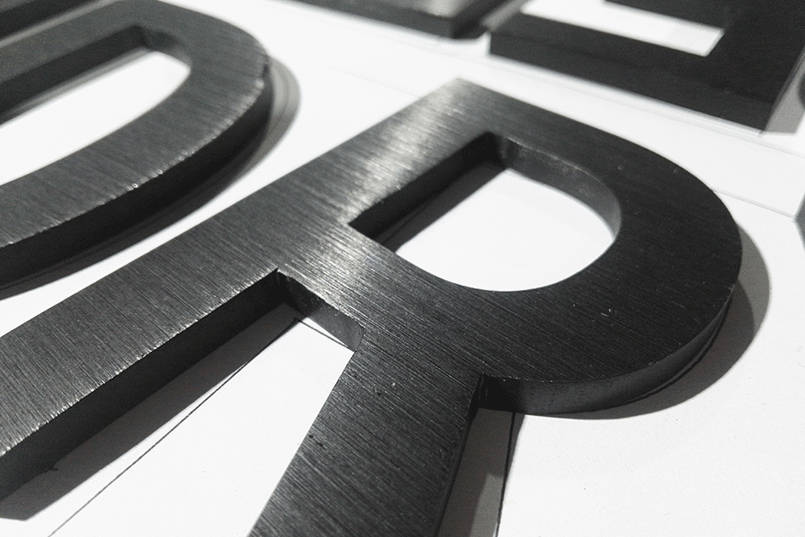 設(shè)計(jì)制作拉絲不銹鋼字有什么特征？