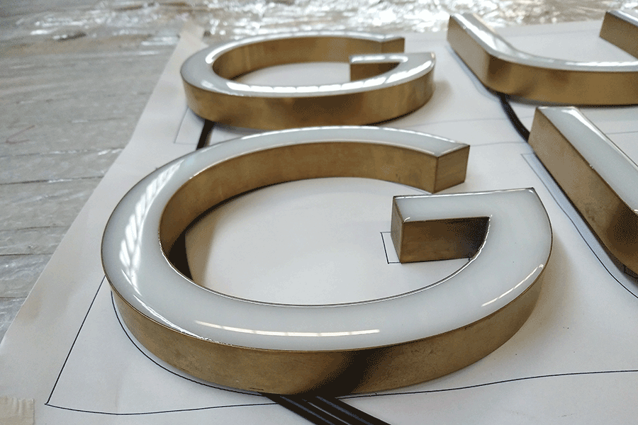 定制樹脂字發(fā)光標(biāo)識(shí)標(biāo)牌有哪些特征？