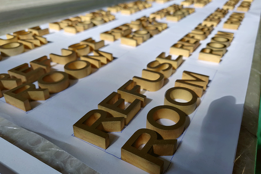 金屬發(fā)光字標(biāo)識(shí)標(biāo)牌制作有什么優(yōu)點(diǎn)？