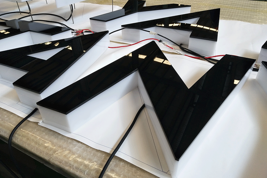 定制LED全亞克力字有什么特征？