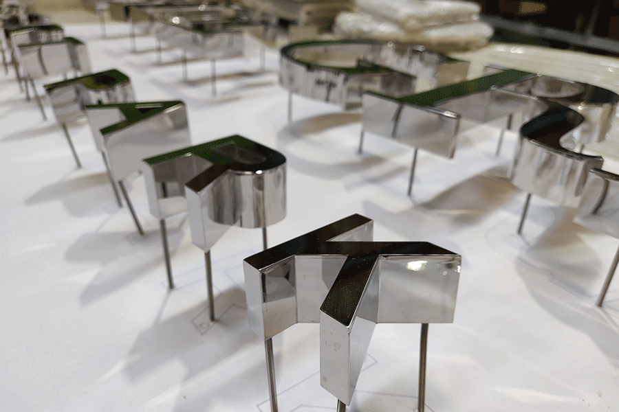 不銹鋼金屬字標(biāo)識牌制作有哪些優(yōu)點？