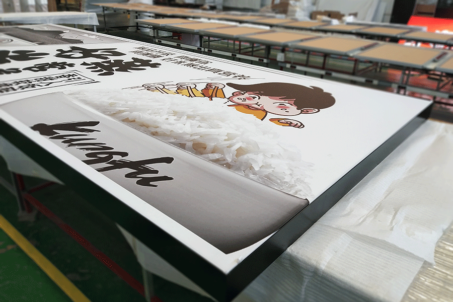 側(cè)招燈箱標(biāo)識標(biāo)牌制作有什么優(yōu)點？