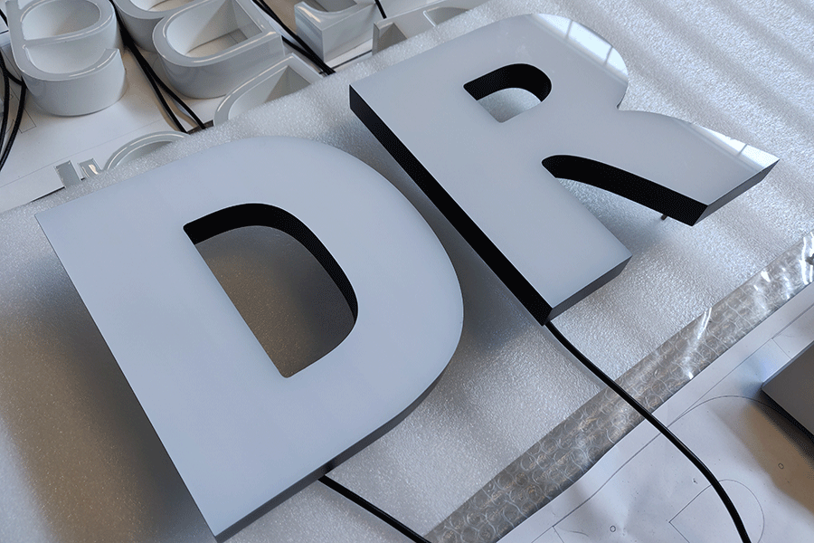 迷你發(fā)光字發(fā)光標(biāo)識牌制作有哪些優(yōu)點？