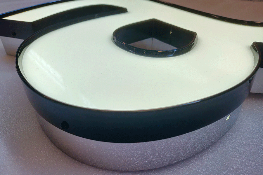 天地蓋發(fā)光字發(fā)光標(biāo)識制作有哪些特點(diǎn)？