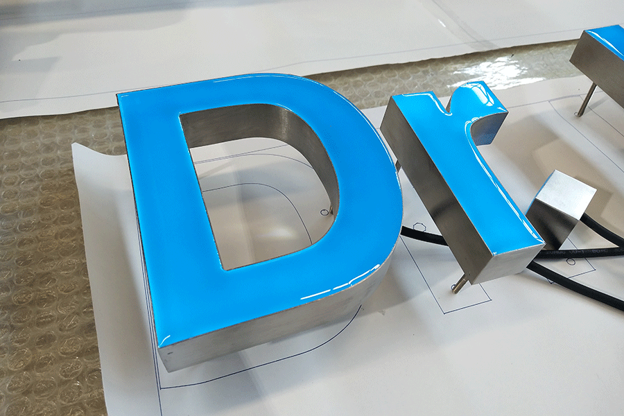 樹脂字發(fā)光標(biāo)識(shí)牌設(shè)計(jì)制作有哪些優(yōu)點(diǎn)？