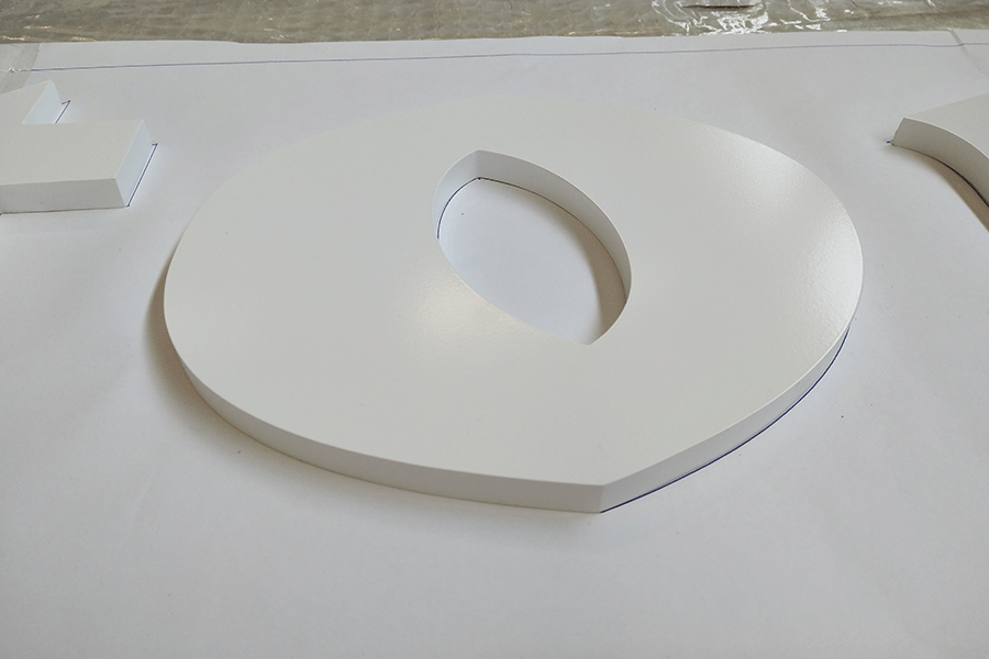 亞克力字發(fā)光標(biāo)識(shí)牌制作有什么特色？