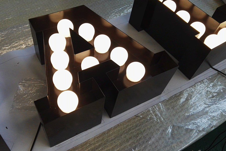 球泡字發(fā)光標(biāo)識牌制作有哪些特色？