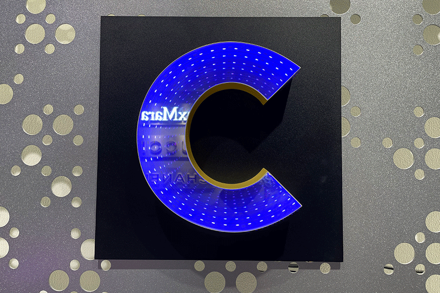 深淵鏡字標(biāo)識(shí)標(biāo)牌制作有哪些特點(diǎn)？