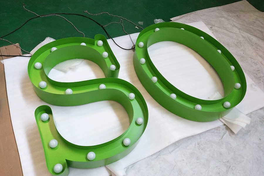 球泡發(fā)光字標(biāo)識(shí)標(biāo)牌制作有哪些優(yōu)點(diǎn)？