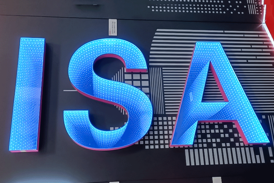 深淵鏡字發(fā)光標識設計制作有哪些特點？