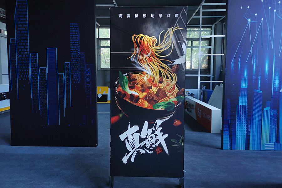 動感燈箱發(fā)光標識標牌制作有什么特征？