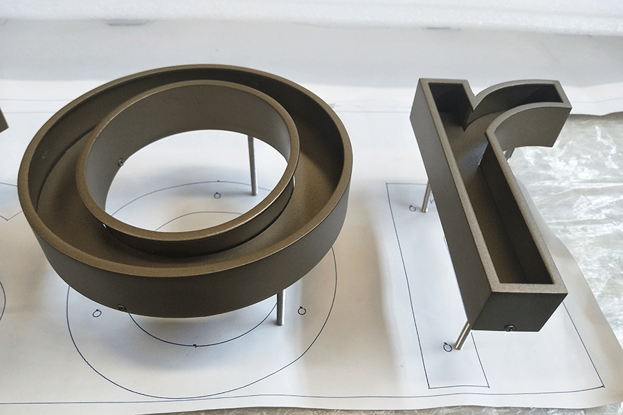 鏤空發(fā)光字發(fā)光標(biāo)識牌制作有什么特色？