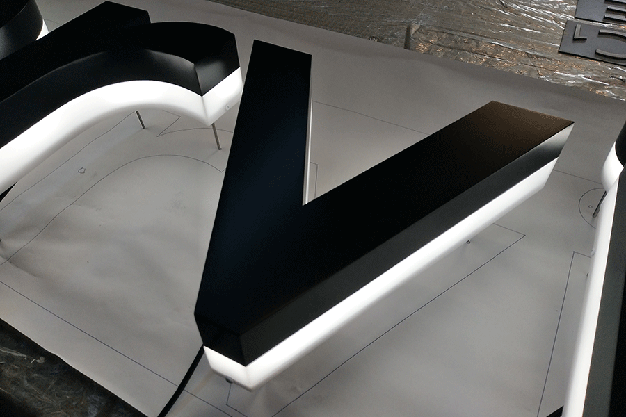 LED亞克力字發(fā)光標(biāo)識(shí)制作有哪些優(yōu)點(diǎn)？