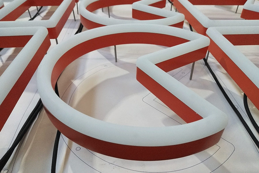 仿霓虹發(fā)光字標(biāo)識(shí)標(biāo)牌制作有什么特色？