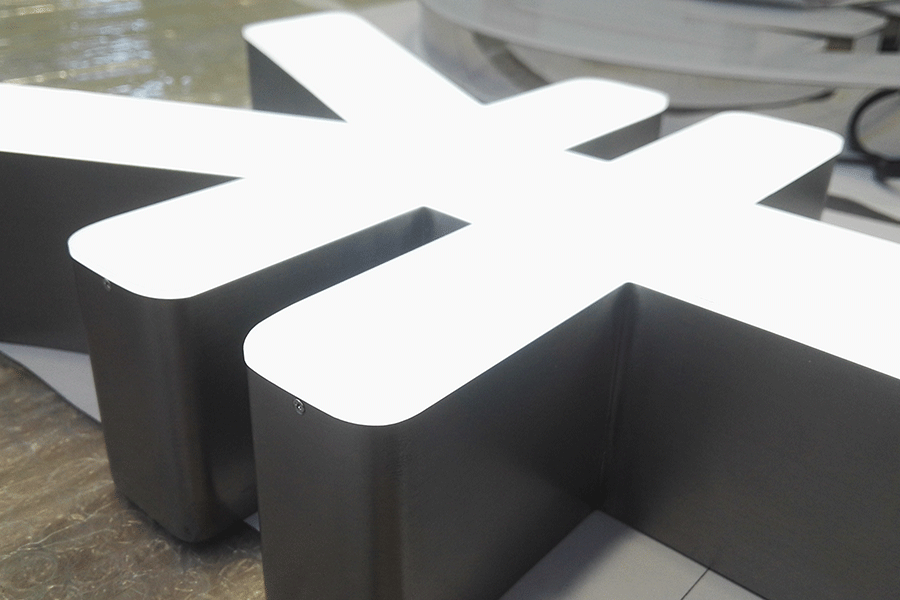 無邊框發(fā)光字標識牌制作有哪些特色？